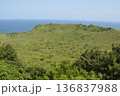 韓国　済州島にある城山日出峰の風景 136837988