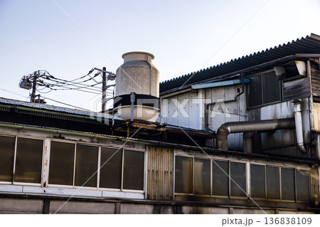 工場設備　クーリングタワー清掃 136838109