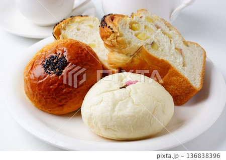 アンパン　芋食パン 136838396