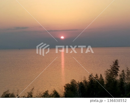 淡路島西海岸の夕日 淡路島西海岸の夕日 136838552