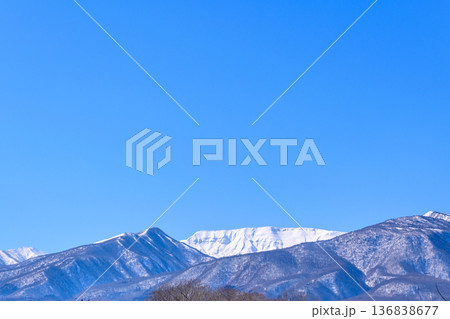 雪の蔵王と青空と春を待つ里山 雪の蔵王と青空と春を待つ里山 136838677