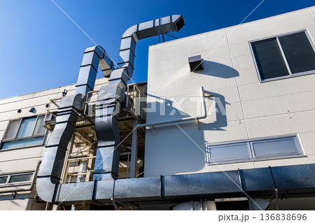 製造工場　排気ダクト 136838696