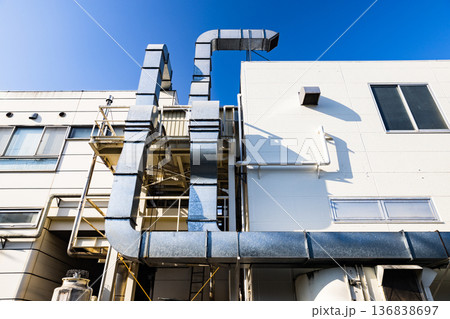 製造工場　排気ダクト 136838697