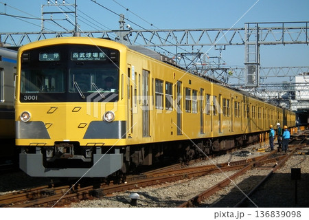 保谷～ひばりが丘を走行する 西武3000系 3001F 136839098