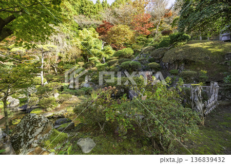 鳥海山蕨岡　上寺　山本坊庭園　山形県遊佐町 136839432