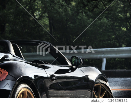 艶々の黒いオープンカー 艶々の黒いオープンカー 136839581