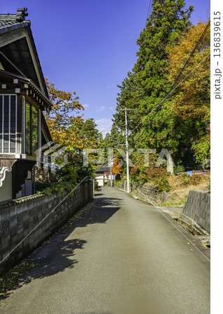 鳥海山蕨岡　上寺の町並み　山形県遊佐町 136839615
