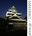 ライトアップされた熊本城 天守閣の夜景 熊本県熊本市 136839905