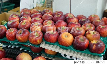 Fresh Red Apples on Fruit Market Display Fresh Red Apples on Fruit Market Display 136840783