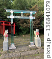 神徳稲荷神社の幻想的なガラスの鳥居と千本鳥居 鹿児島県鹿屋市 136841079