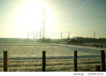 カラー　冬　雪　景色　背景（2026年2月登録） 136841858