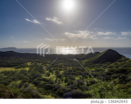 ダイヤモンドヘッドからの眺め 136842643