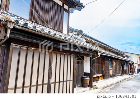 初秋の引田の街並み 通りと古民家1 香川県東かがわ市 初秋の引田の街並み 通りと古民家1 香川県東かがわ市 136843303