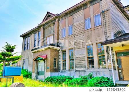 小樽市指定歴史的建造物 第45号　旧高島町役場庁舎 136845802