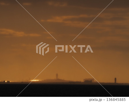 関西国際空港の夕景 関西国際空港の夕景 136845885