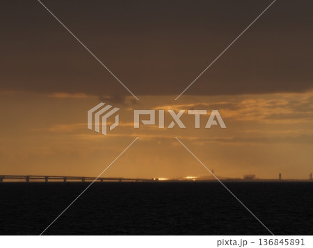 関西国際空港の夕景 136845891