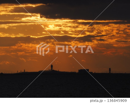 関西国際空港の夕景 関西国際空港の夕景 136845909