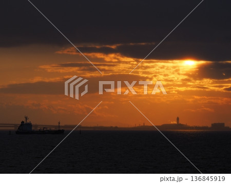 関西国際空港の夕景 関西国際空港の夕景 136845919