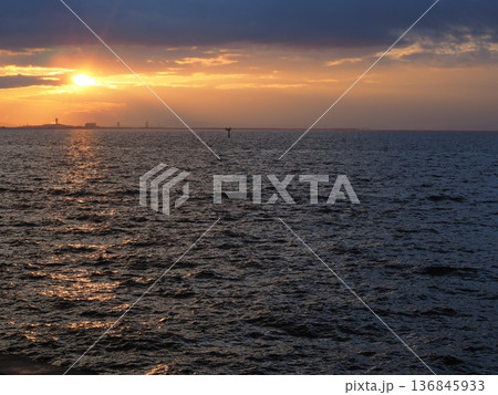 関西国際空港の夕景 関西国際空港の夕景 136845933