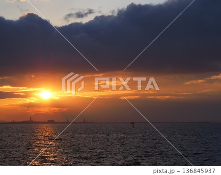関西国際空港の夕景 関西国際空港の夕景 136845937