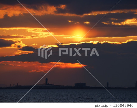 関西国際空港の夕景 136845946