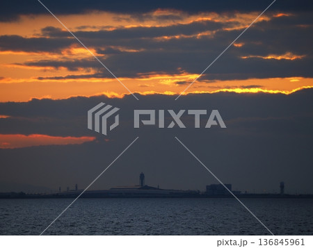 関西国際空港の夕景 136845961