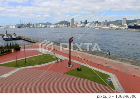 神戸大橋の歩道から眺めた、ポートアイランド北公園(北西方向) 神戸大橋の歩道から眺めた、ポートアイランド北公園(北西方向) 136846300