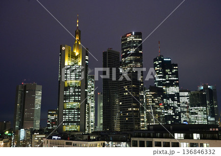 フランクフルトの夜景 フランクフルトの夜景 136846332