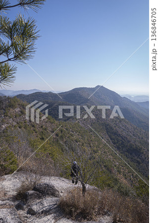 高御位山（たかみくらやま）兵庫県加古川市と高砂市にまたがる標高304mの山のハイキング中に見える風景 136846705