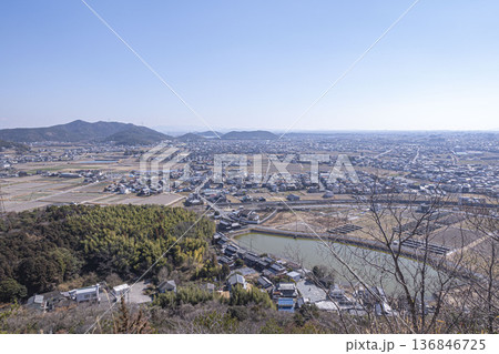 高御位山（たかみくらやま）兵庫県加古川市と高砂市にまたがる標高304mの山のハイキング中に見える風景 136846725