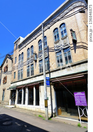 小樽市指定歴史的建造物 第81号 旧丸ヨ白方支店 小樽市指定歴史的建造物 第81号 旧丸ヨ白方支店 136846875