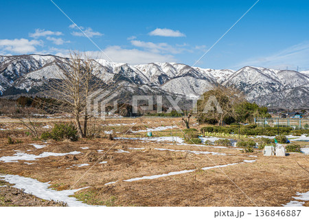 浅春のマキノ町の田園風景 滋賀県高島市マキノ町 浅春のマキノ町の田園風景 滋賀県高島市マキノ町 136846887