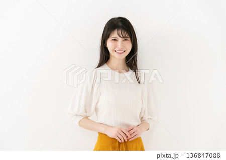 ミドル女性　ポートレート 136847088