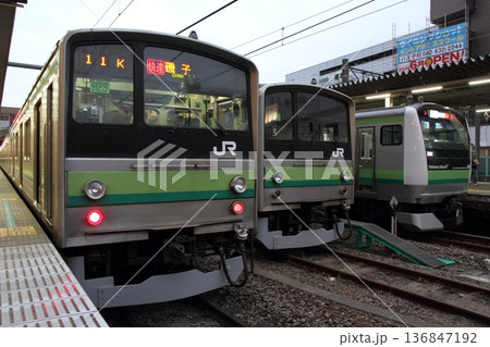 横浜線 205系 E233系 3並び 136847192