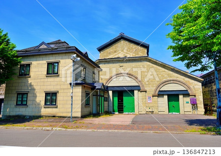 小樽市指定歴史的建造物 第66号　旧広海倉庫 136847213