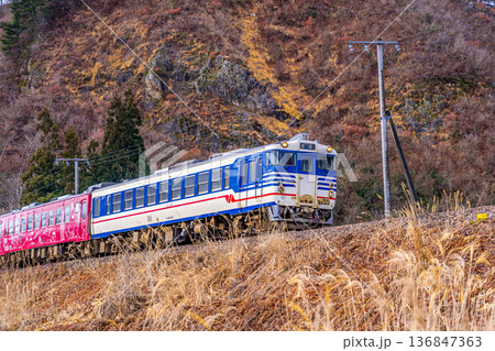 初冬の只見線の旅 136847363