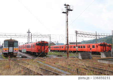 旧津山鉄道部：津山駅側線の留置線にて（岡山県津山市） 136850231