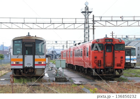 旧津山鉄道部:津山駅側線の留置線にて(岡山県津山市) 旧津山鉄道部:津山駅側線の留置線にて(岡山県津山市) 136850232