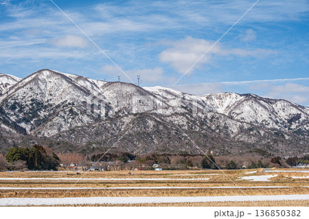 残雪の野坂山地　滋賀県高島市 136850382