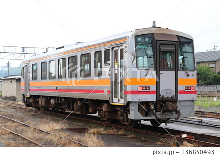 旧津山鉄道部：津山駅側線の留置線にて（岡山県津山市） 136850493