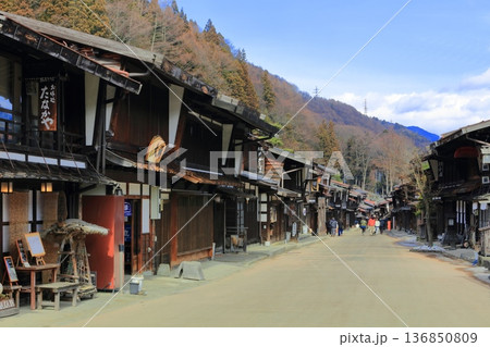 【長野県】晴天の奈良井宿の街並み 【長野県】晴天の奈良井宿の街並み 136850809