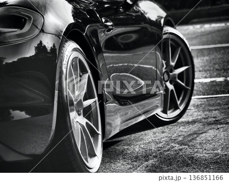 艶々の黒いスポーツカー 艶々の黒いスポーツカー 136851166