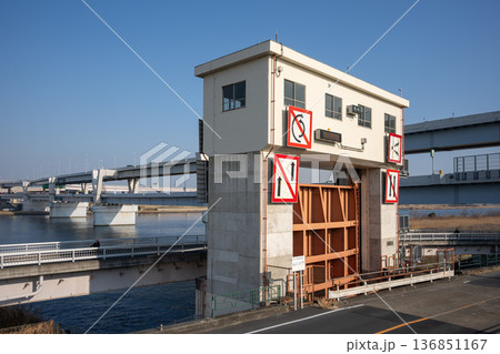 東京都墨田区　隅田水門 136851167