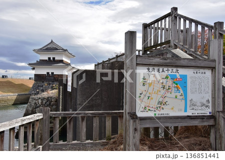 桑名市　桑名宿の七里の渡跡と蟠龍櫓 136851441