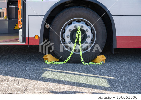 バスの車止め 136851506