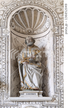 Saint Peter statue on the facade of the church of St. Leodegar in Lucerne, Switzerland 136852049