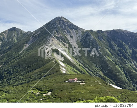 鷲羽岳と三俣山荘 136852794
