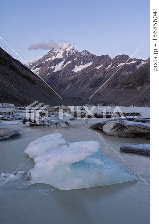 Blue hour view of icebergs in Hooker Lake with Mount Cook, New Zealand 136856041