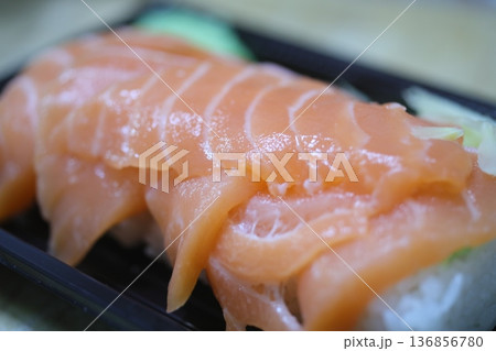 寿司 136856780