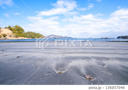 砂浜の文様 136857046